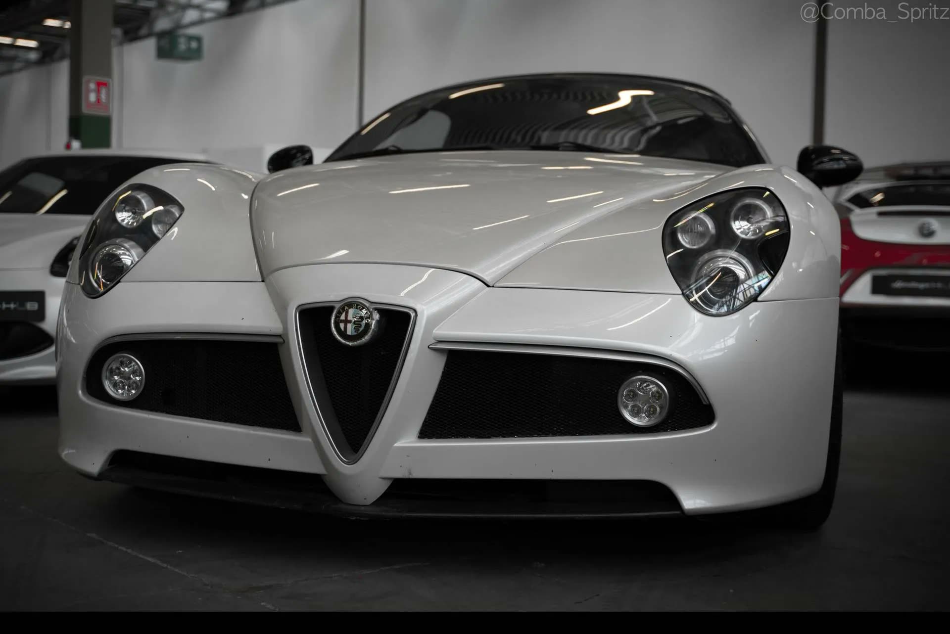 Alfa Romeo 8C all'Heritage Hub di Torino