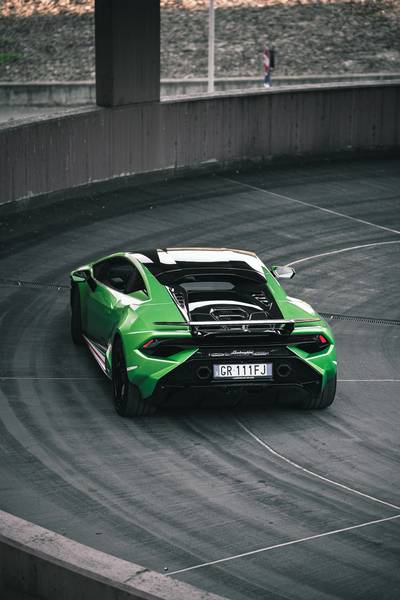 Refuel & Refresh: il ritrovo esclusivo firmato Night Kids tra supercar iconiche