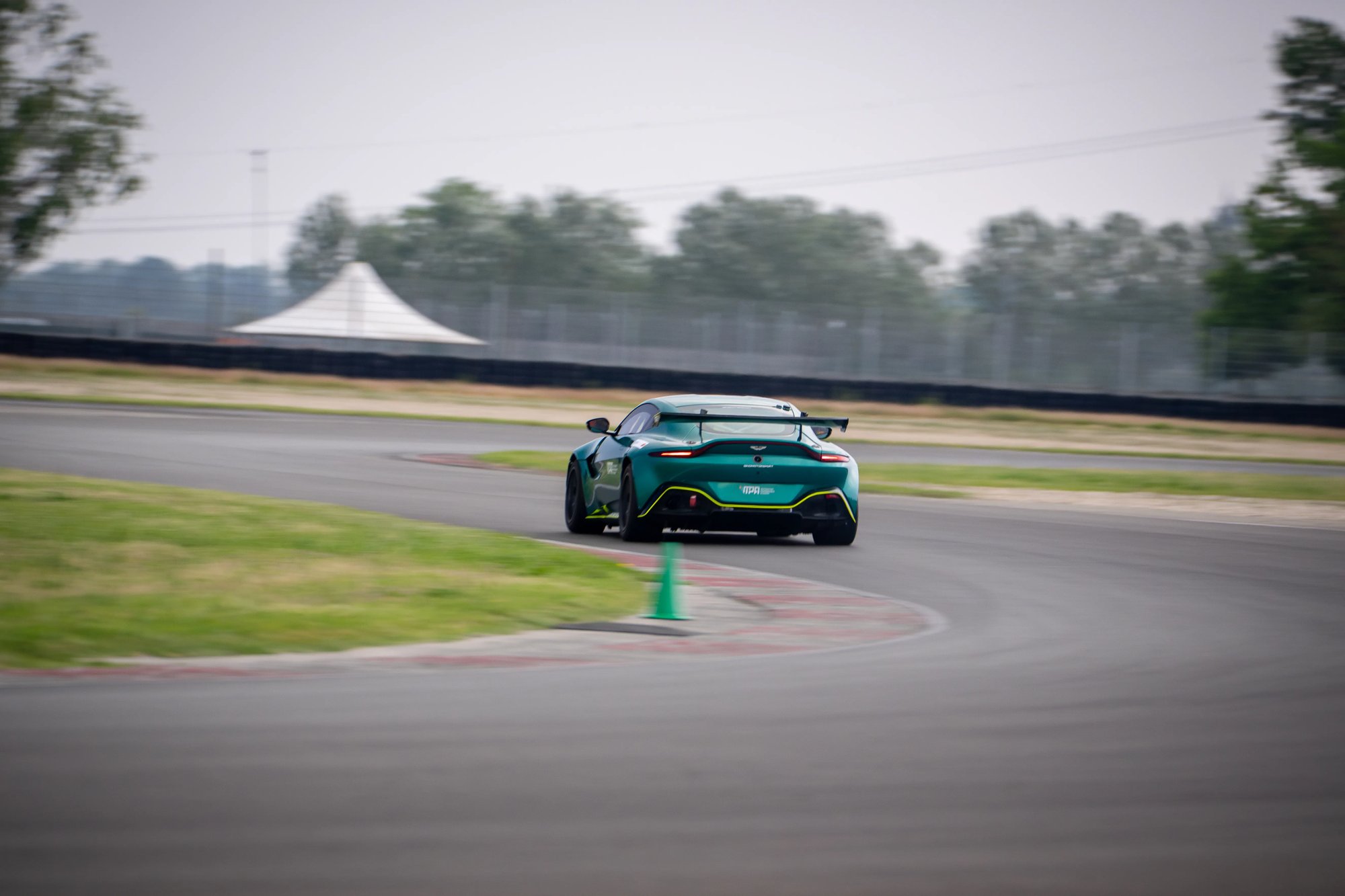Aston Martin GT4 - 15