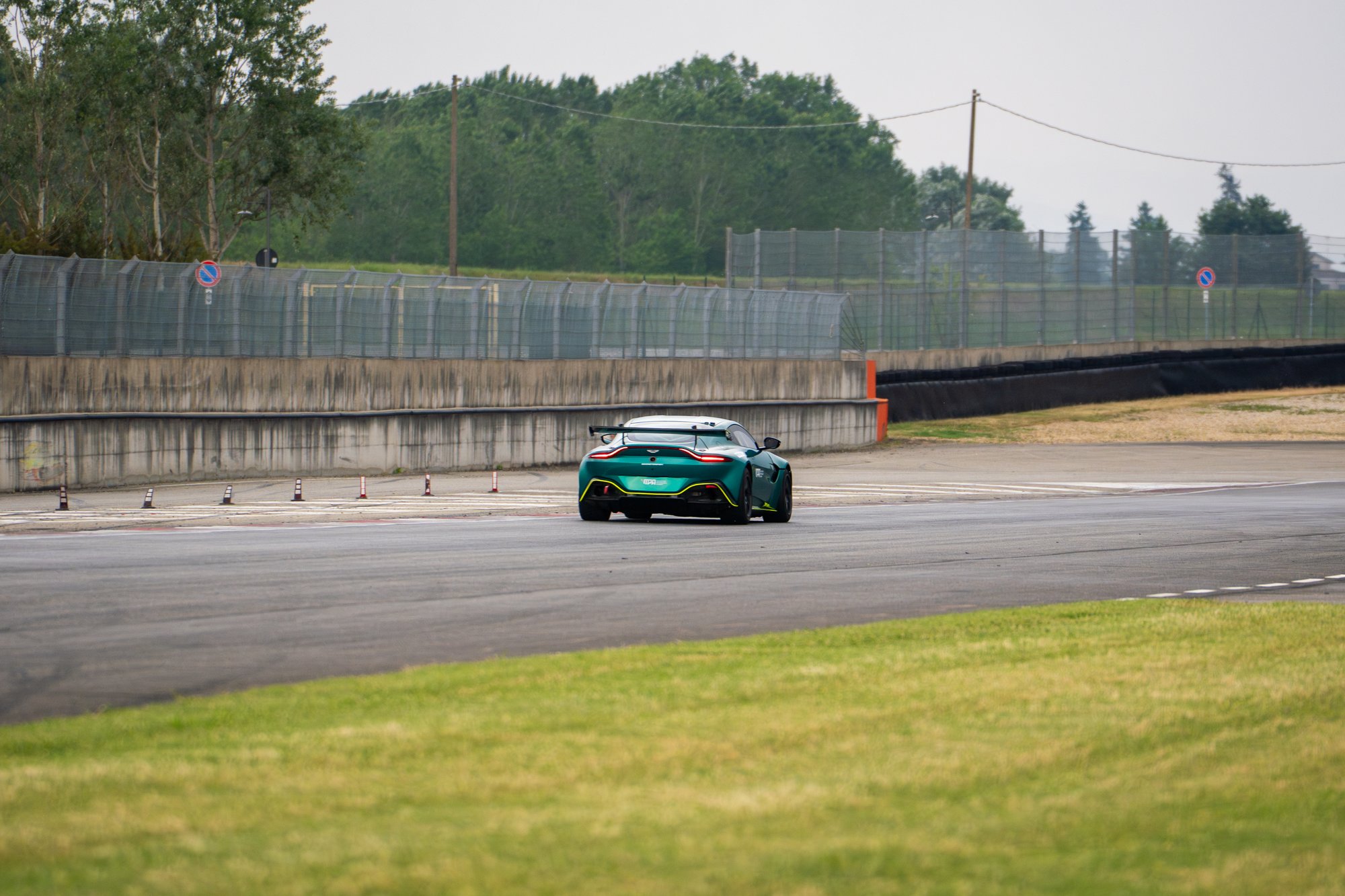 Aston Martin GT4 - 18