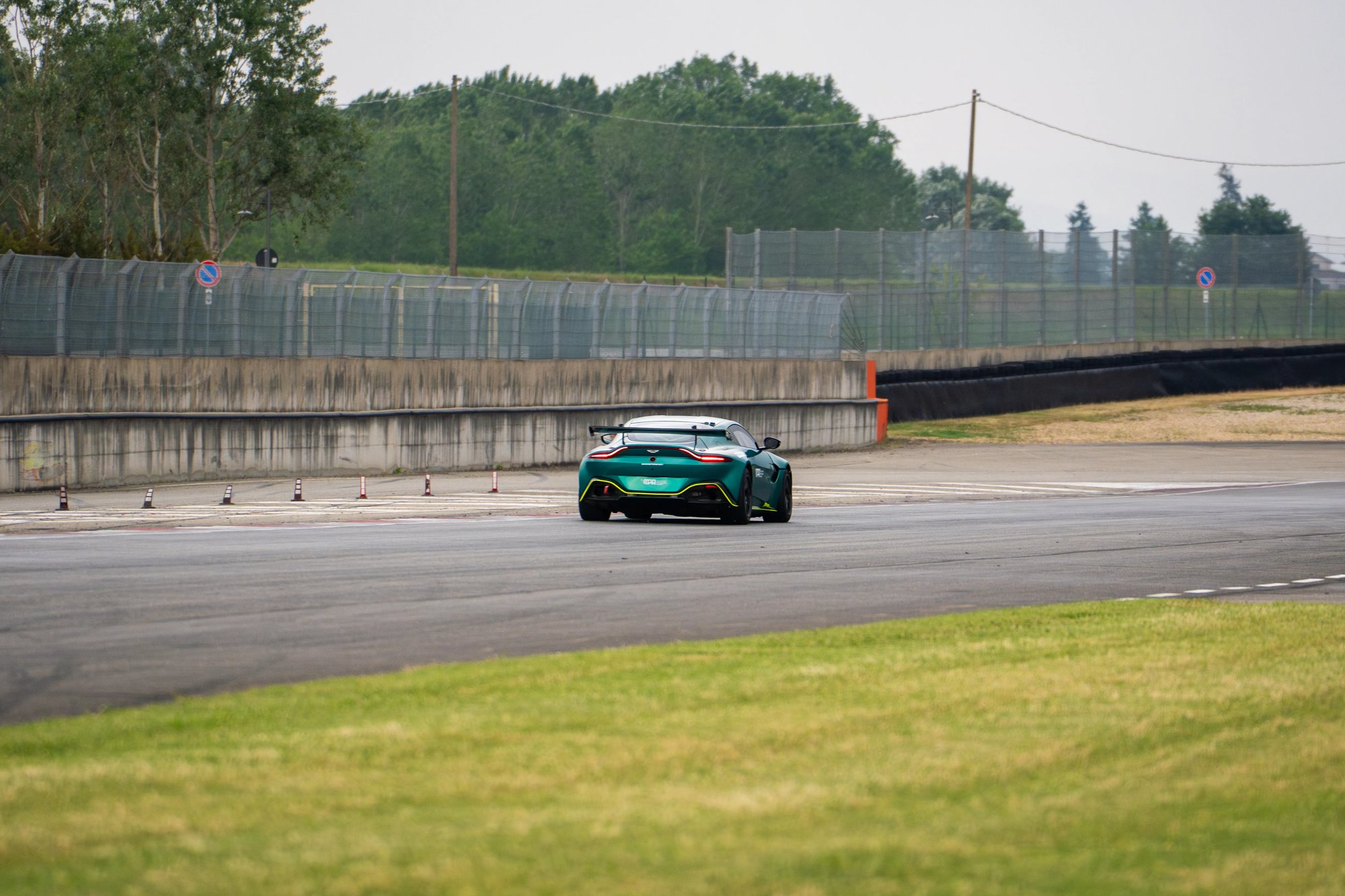 Aston Martin GT4 - 19