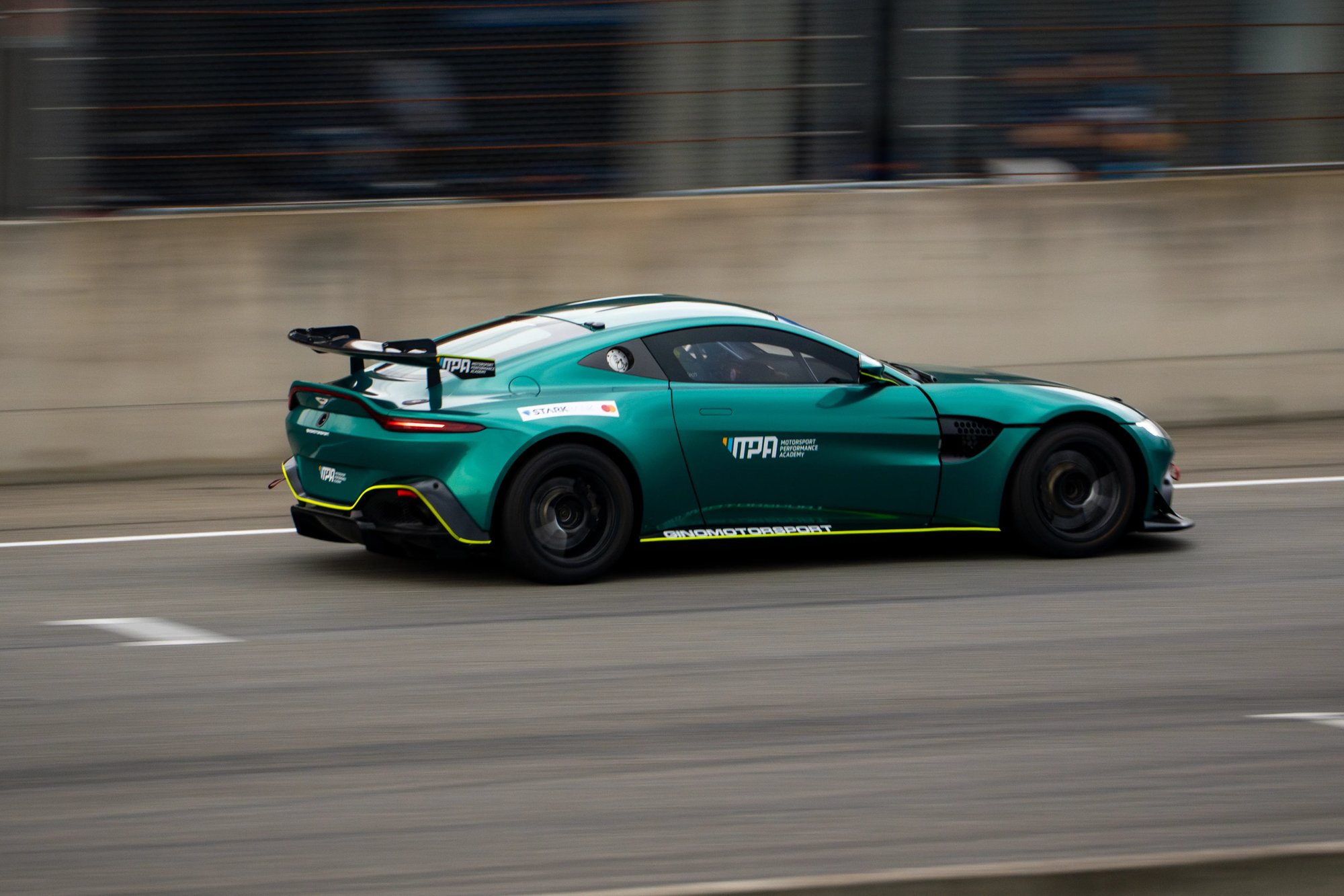 Aston Martin GT4 - 31
