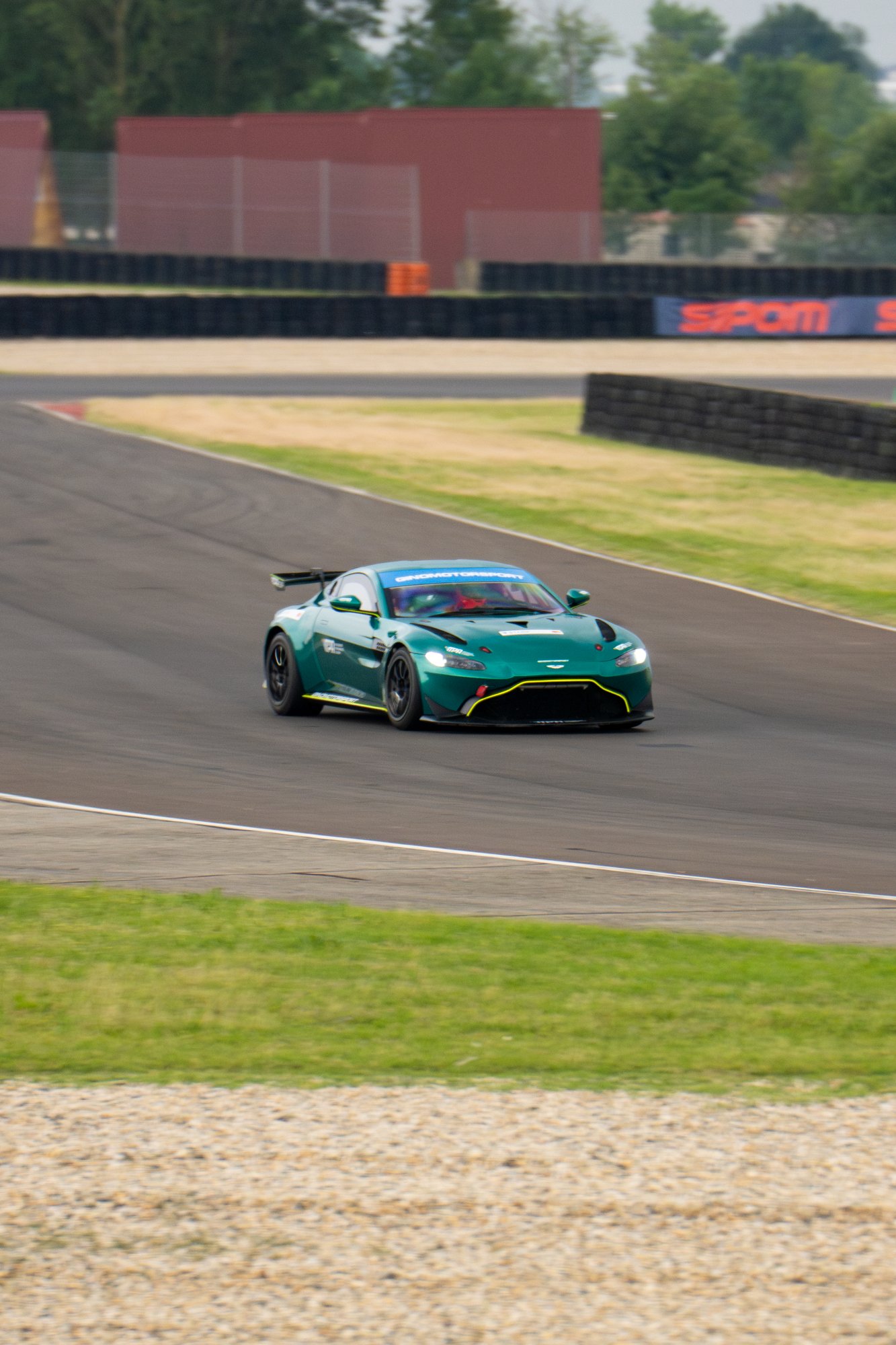 Aston Martin GT4 - 32