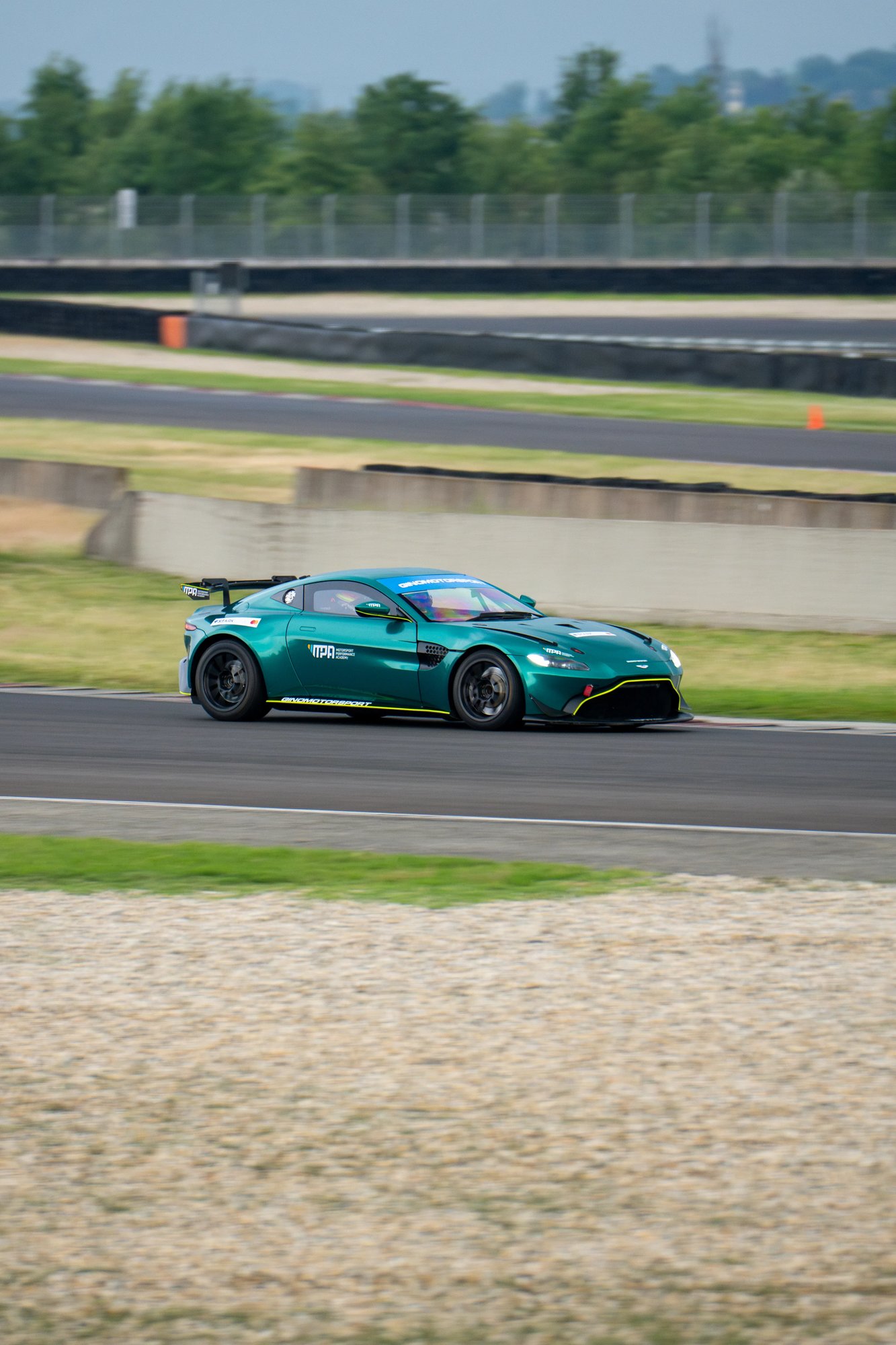 Aston Martin GT4 - 35