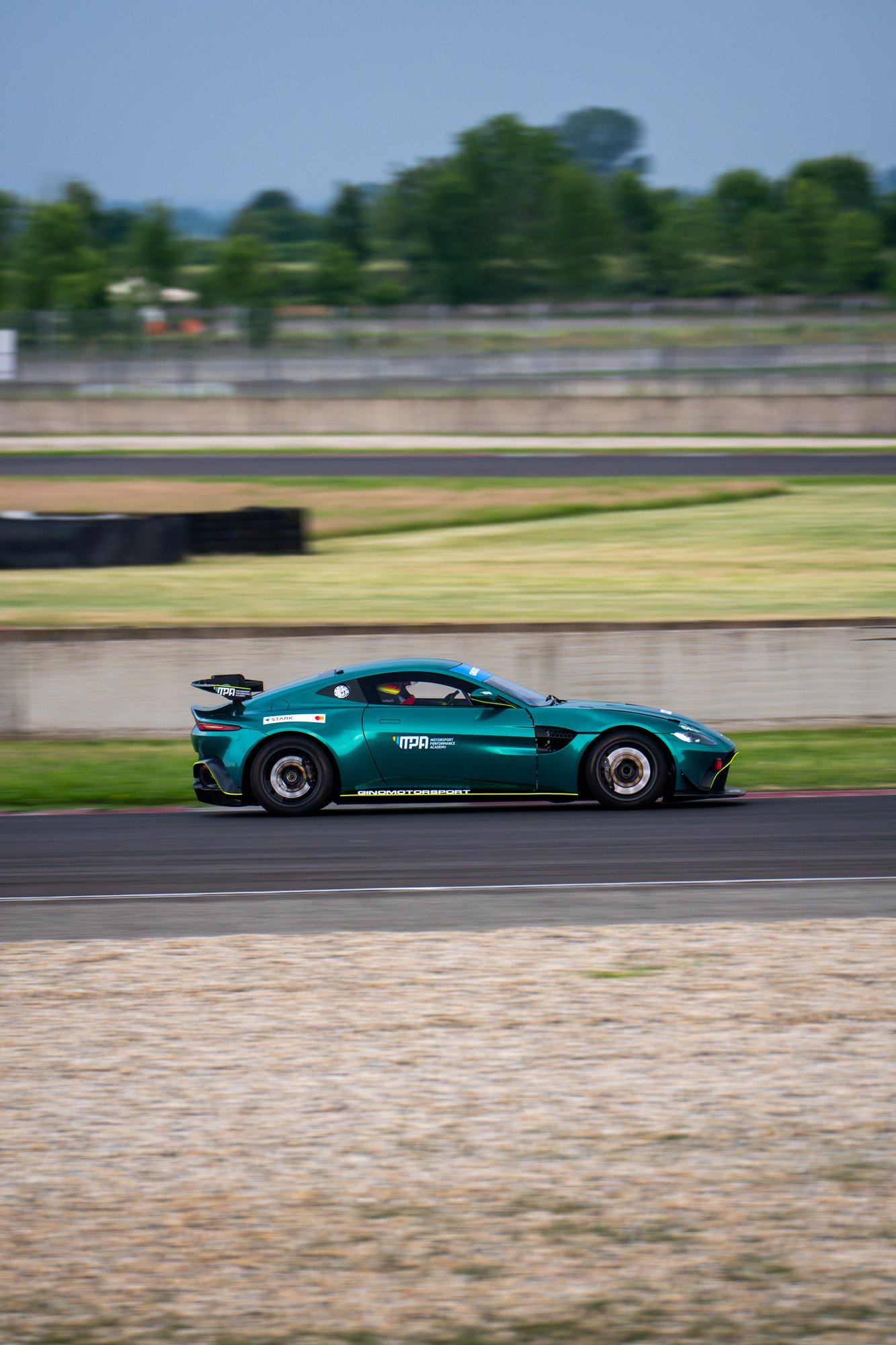 Aston Martin GT4 - 36