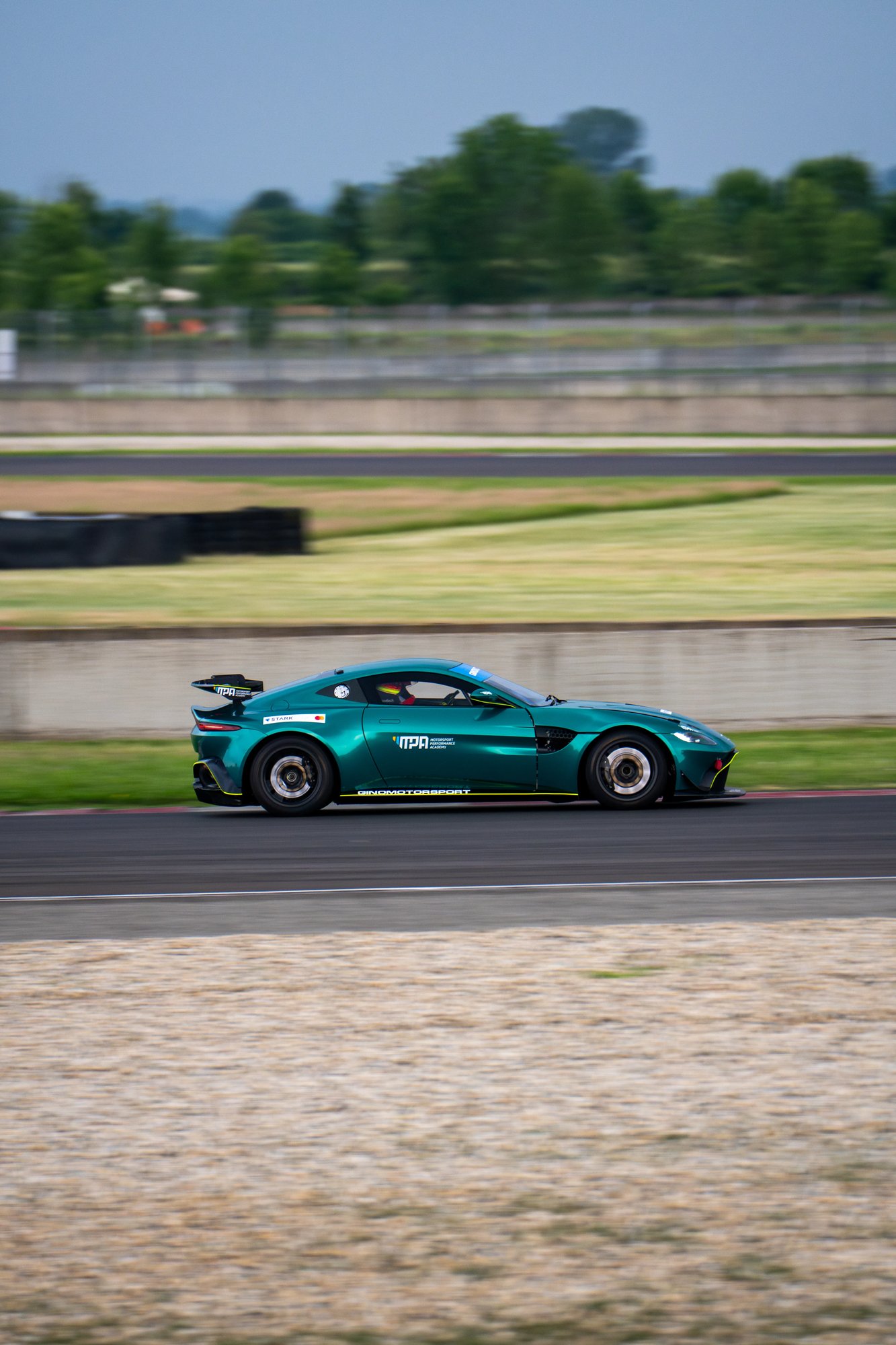 Aston Martin GT4 - 37