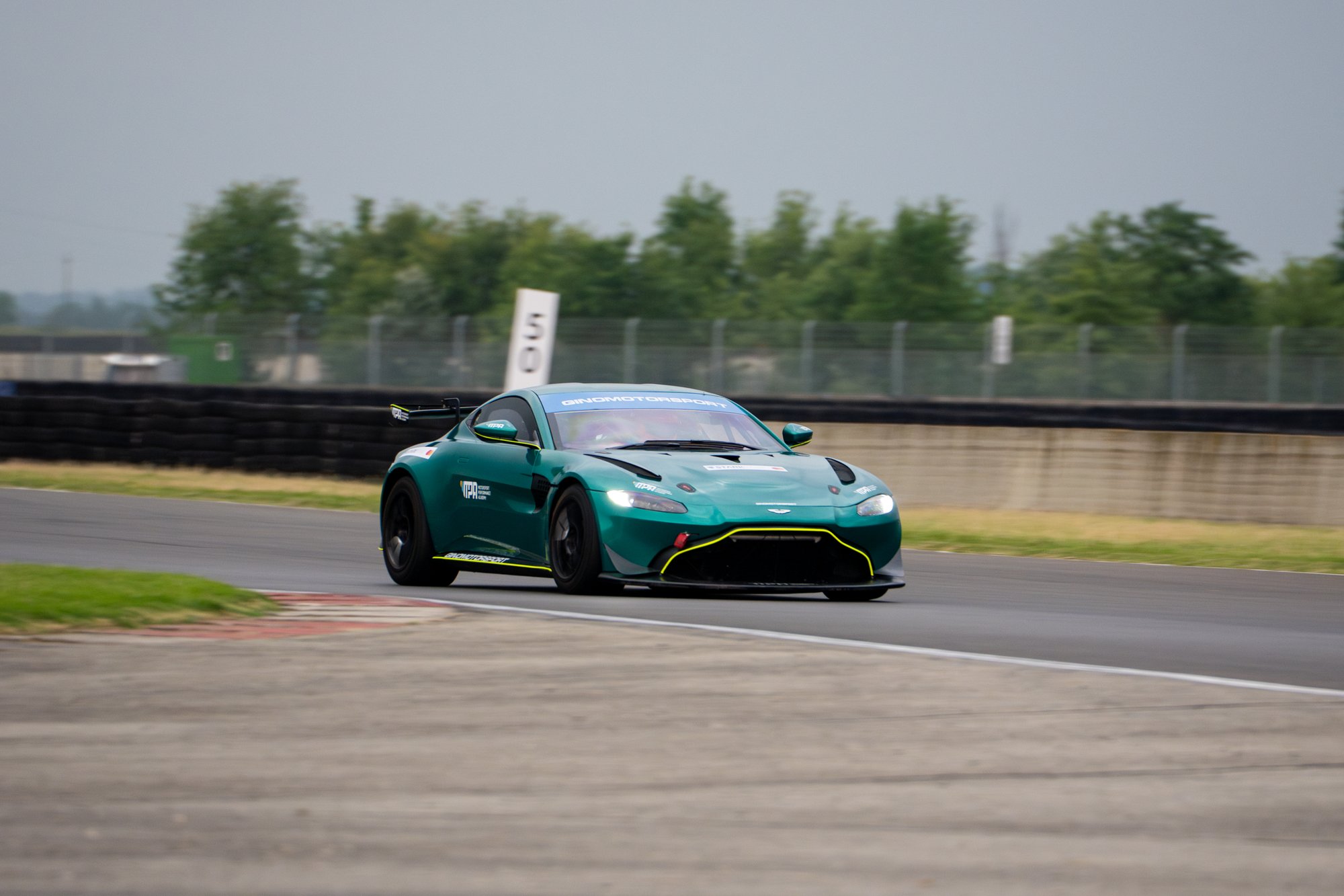 Aston Martin GT4 - 38