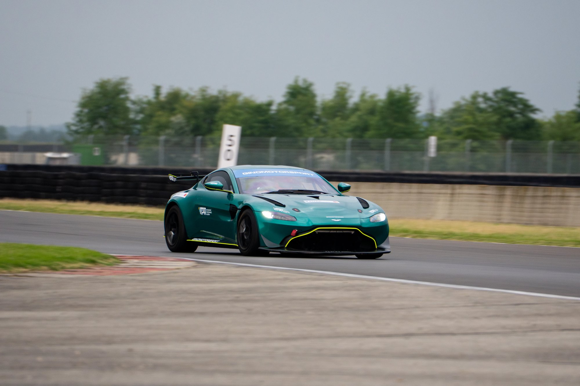 Aston Martin GT4 - 39