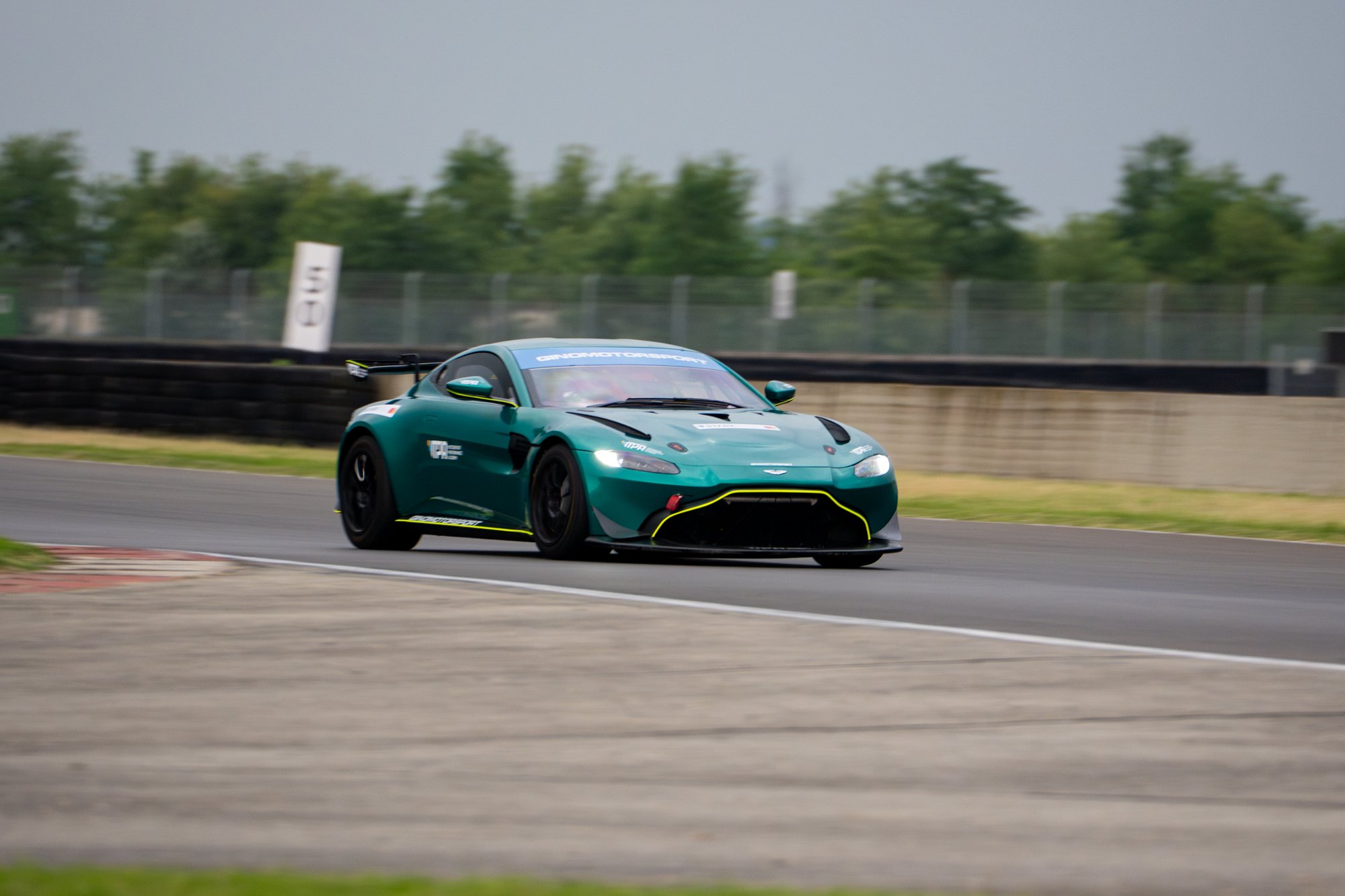 Aston Martin GT4 - 40