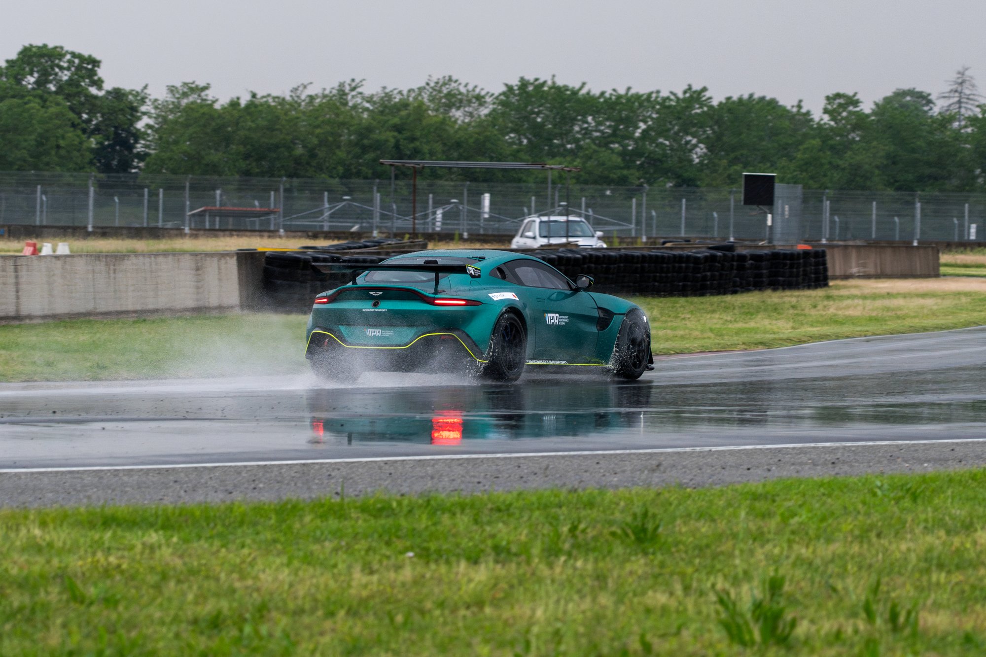 Aston Martin GT4 - 46