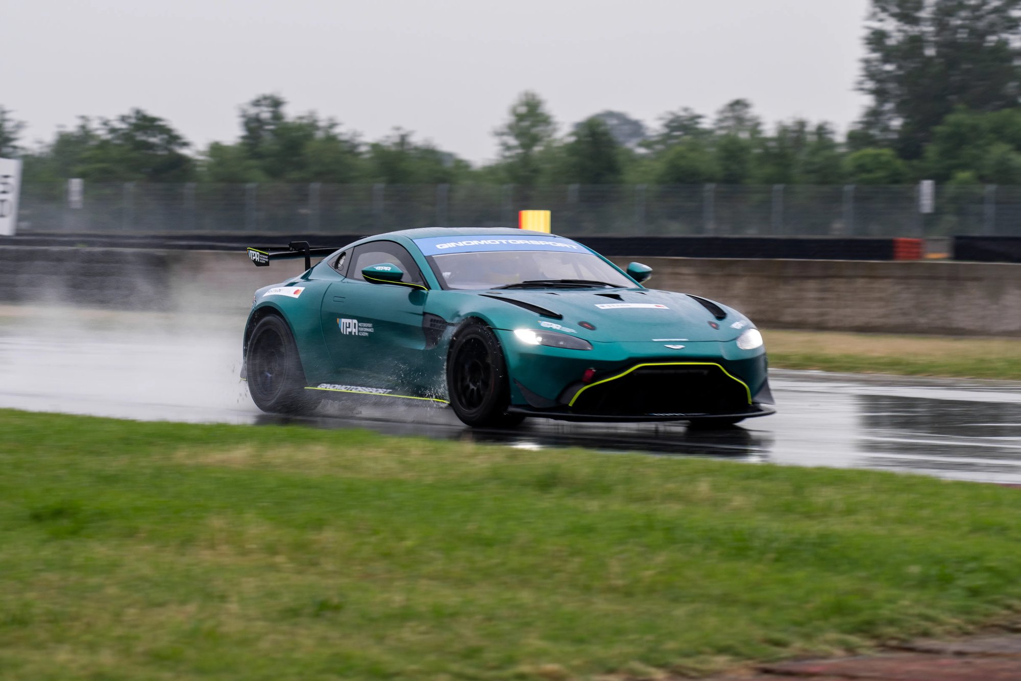 Aston Martin GT4 - 53