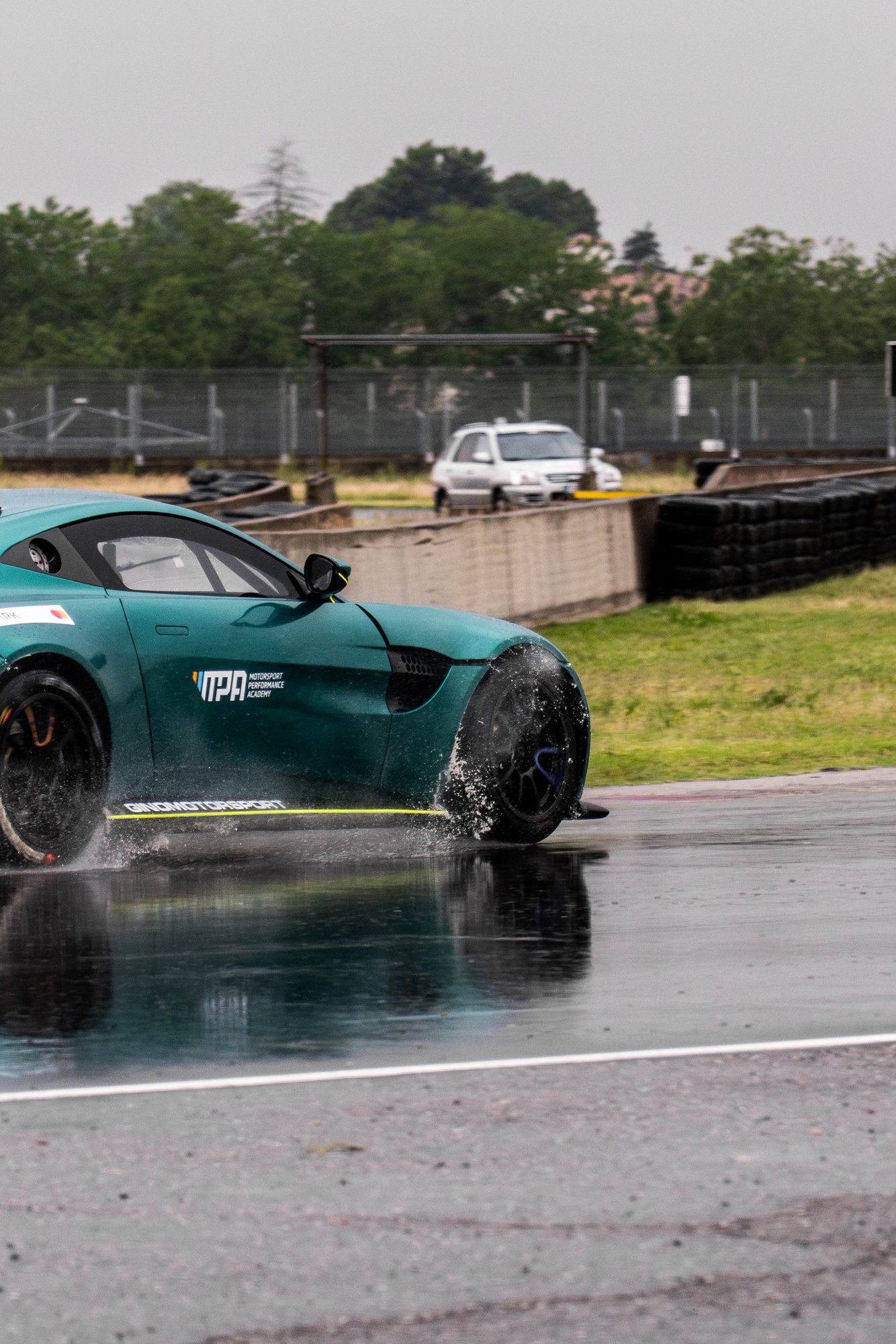 Aston Martin GT4 - 60