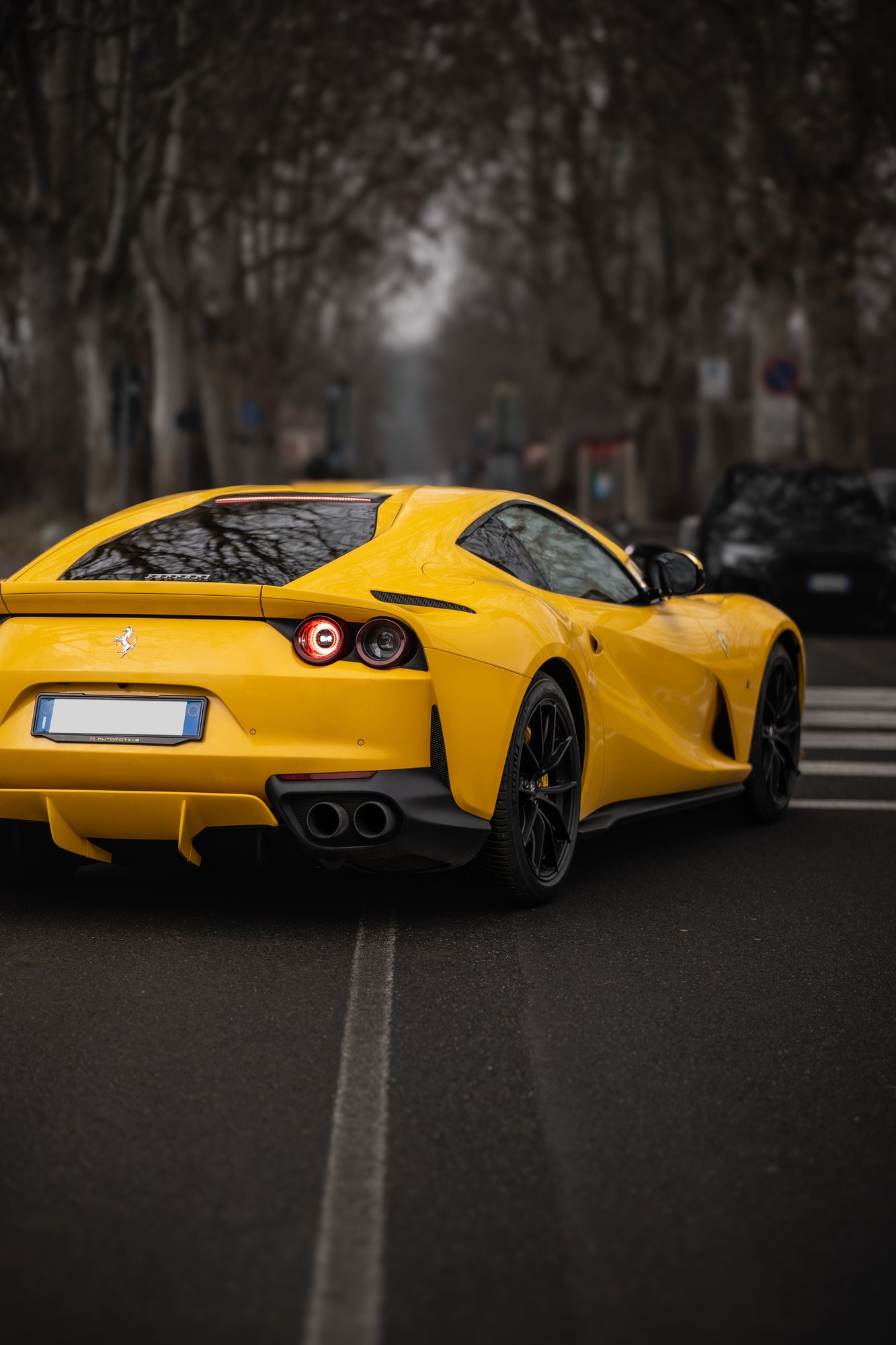 Ferrari 812 Superfast - 24