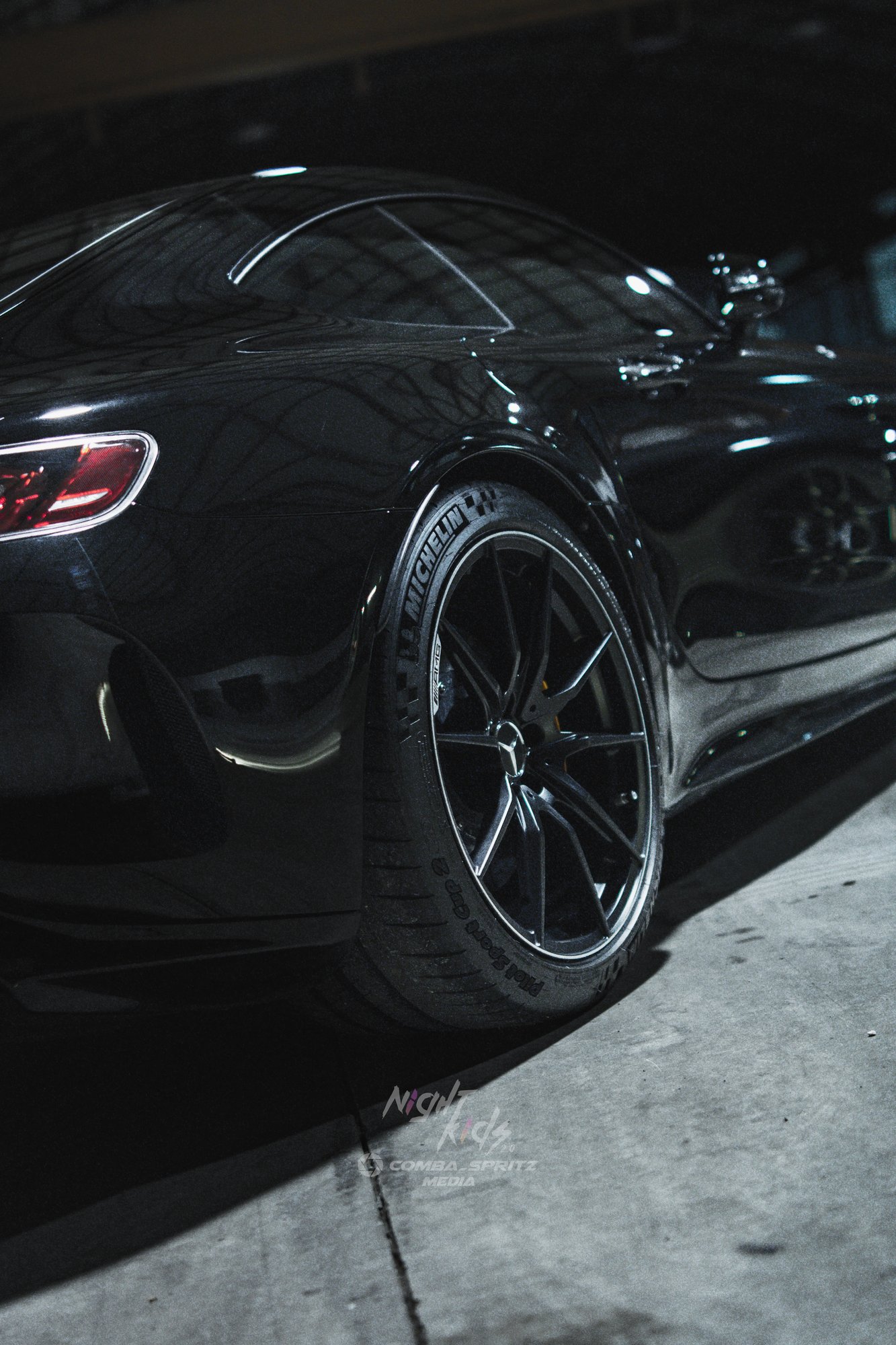 Mercedes AMG GTR - 81