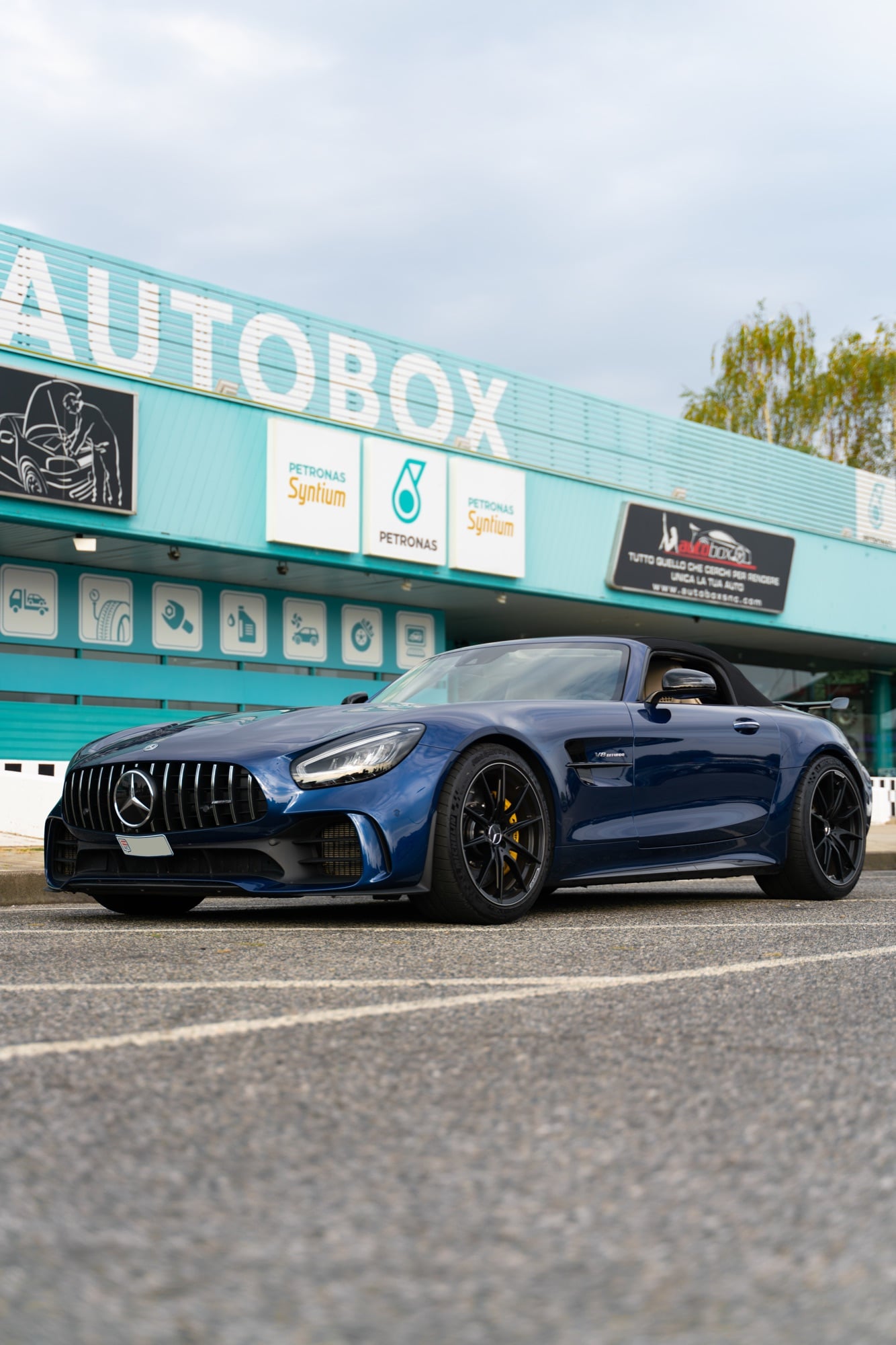 Lewis Hamilton chez Autobox à Rivalta di Torino